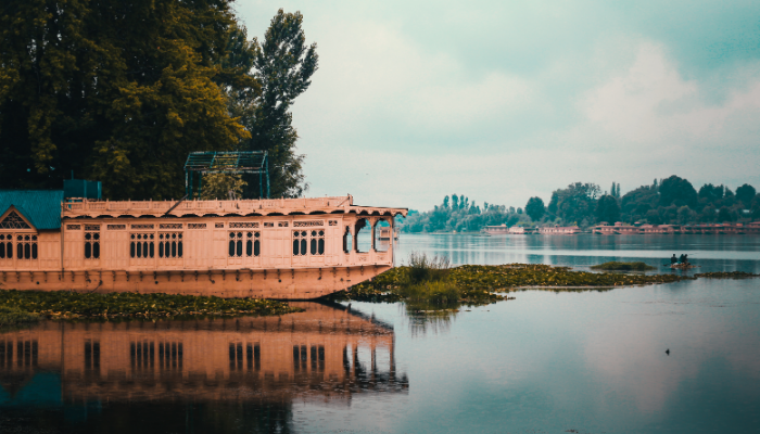 houseboat